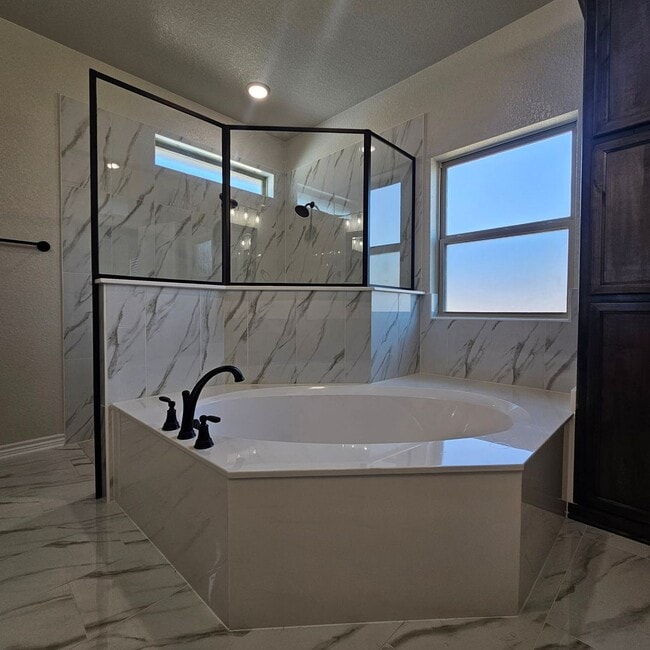 Building Photo - Beautiful new custom home