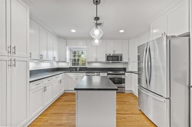 Building Photo - 1023 W Ohio Ave