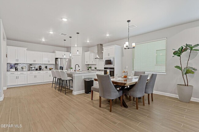 Building Photo - 824 Paseo Solar Dr