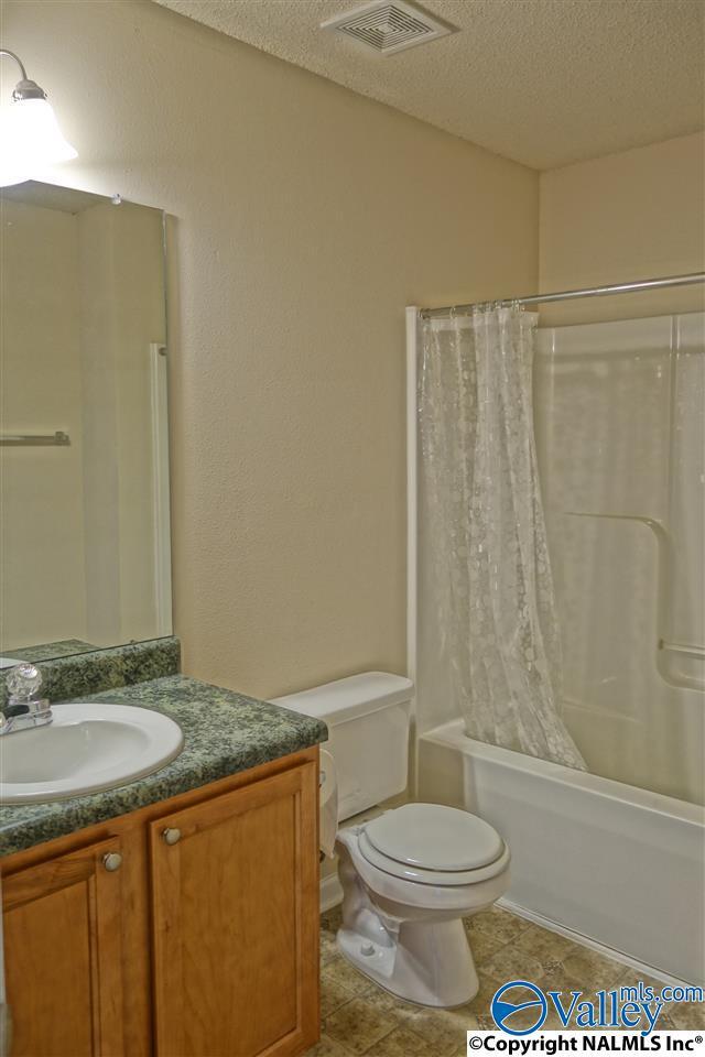 Building Photo - 106 NW Wittington Ln