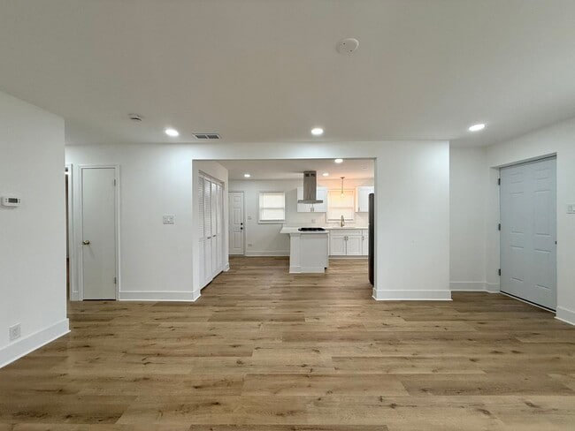 Building Photo - 14916 Langley Ave