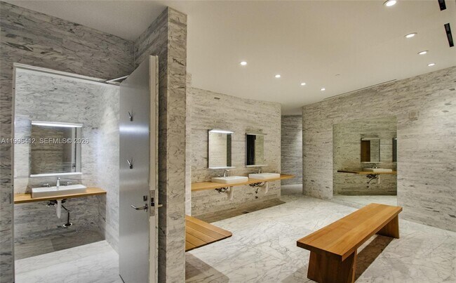 Building Photo - 2669 S Bayshore Dr