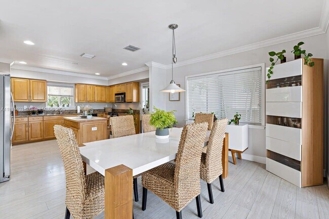 Building Photo - 65 Hendricks Isle