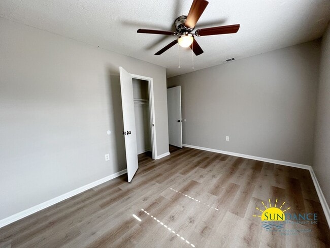 Building Photo - Charming 3 Bedrooms Home in Crestview, a must see at a great price!