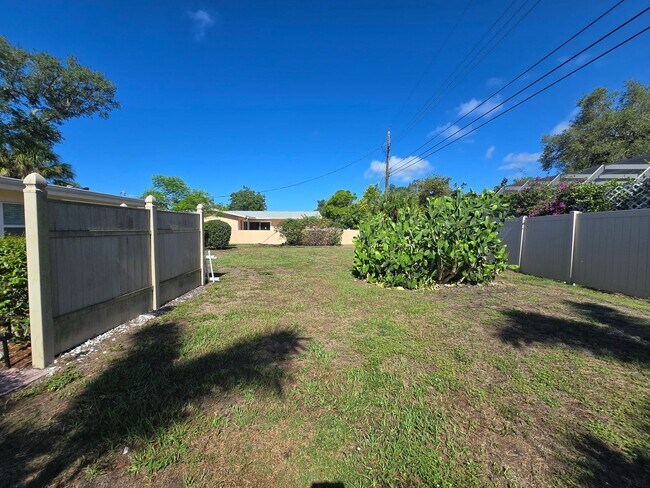 Building Photo - 2441 Gulf Gate Dr