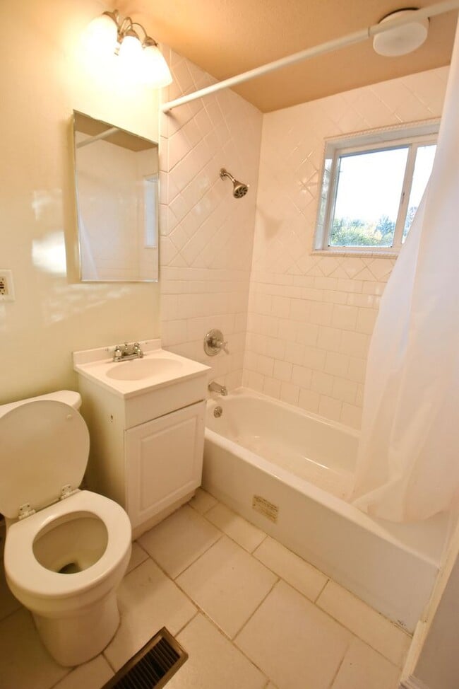 Building Photo - McKinley Terrace Home for Rent in South Bend, IN