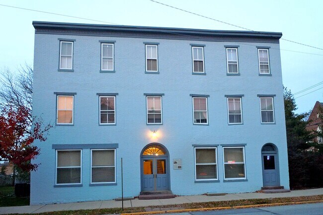 Primary Photo - 40 E Main St