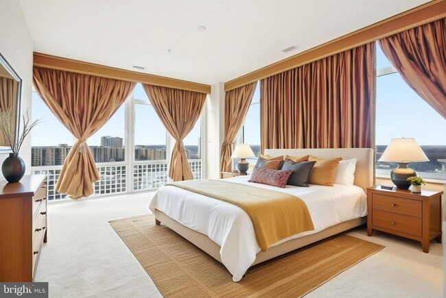 Building Photo - 8220 Crestwood Heights Dr