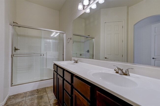 Building Photo - 3 bedroom, 2 bathroom Townhome in Granville