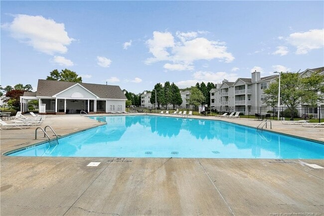 Building Photo - 283 Waterdown Dr