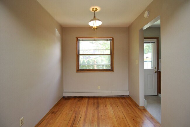 Building Photo - renwr09