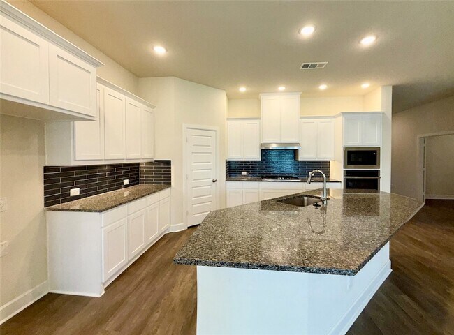 Building Photo - 1804 Welker Dr