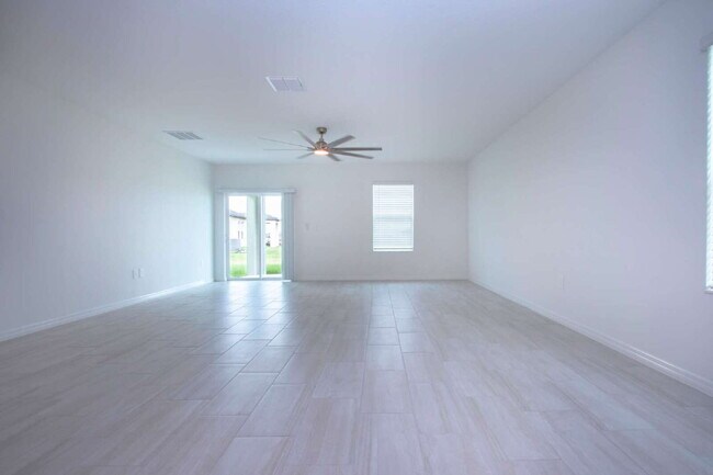 Building Photo - Lakeside Luxury in Parrish - 5 Bedroom BRA...