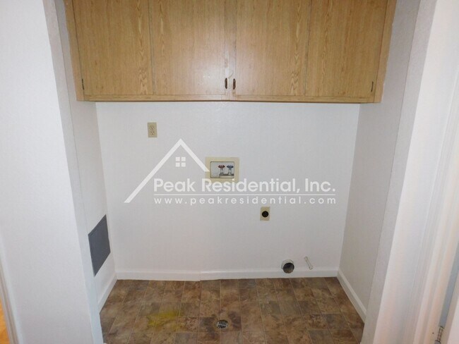 Building Photo - Spacious 3bd/2ba North Sacramento House with 2-Car Garage