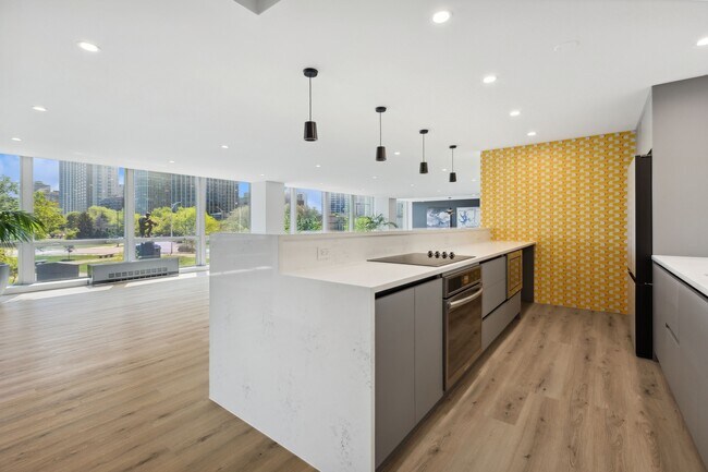 Building Photo - 330 W Diversey Pkwy
