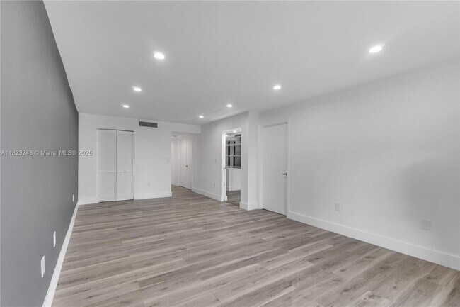 Building Photo - 6920 Harding Ave