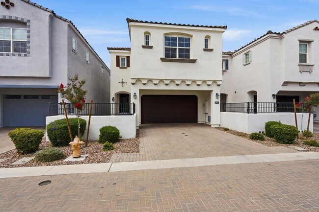 Building Photo - 2452 E Lovebird Ln
