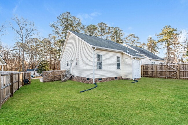 Building Photo - 112 Burt St