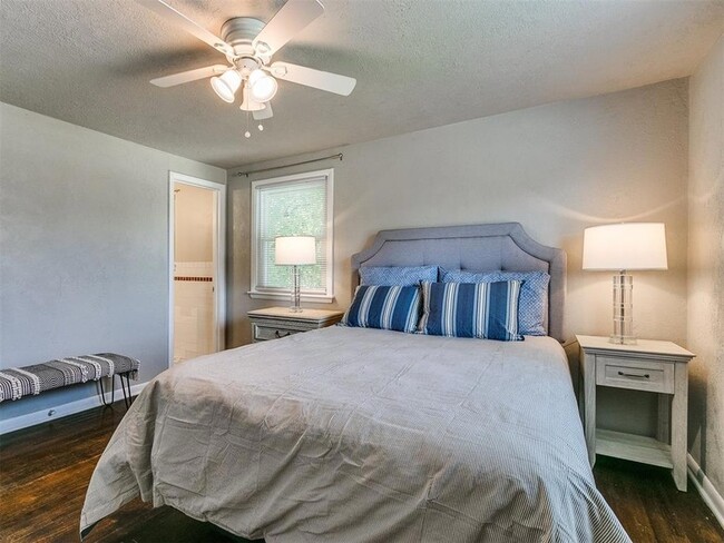 Building Photo - 203 E Brooks St