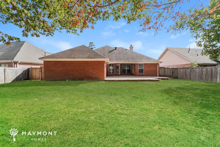 Building Photo - 252 Greensview Dr