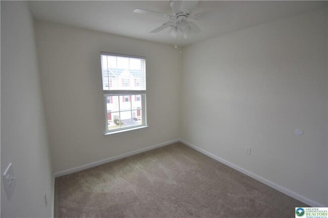 Building Photo - 12 Yellow Rose Ln
