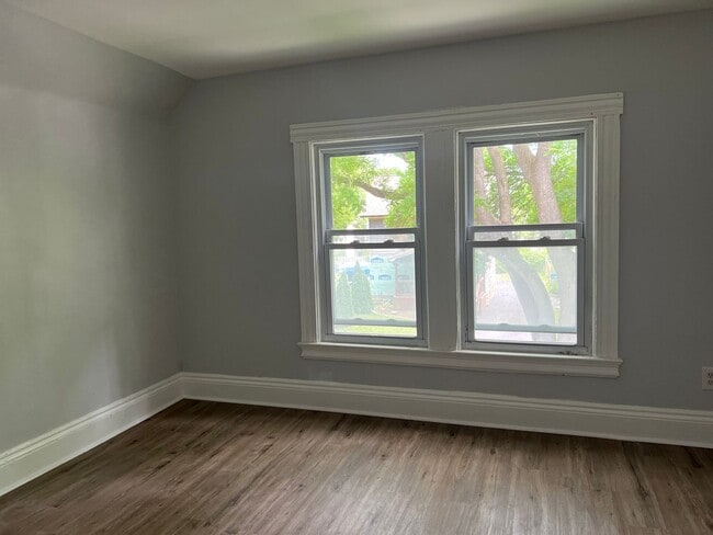 Building Photo - 175 Avenue E