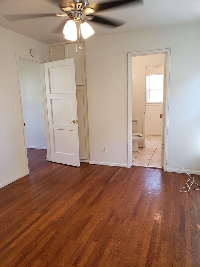 Building Photo - Vintage duplex near La Mesa Village + base...