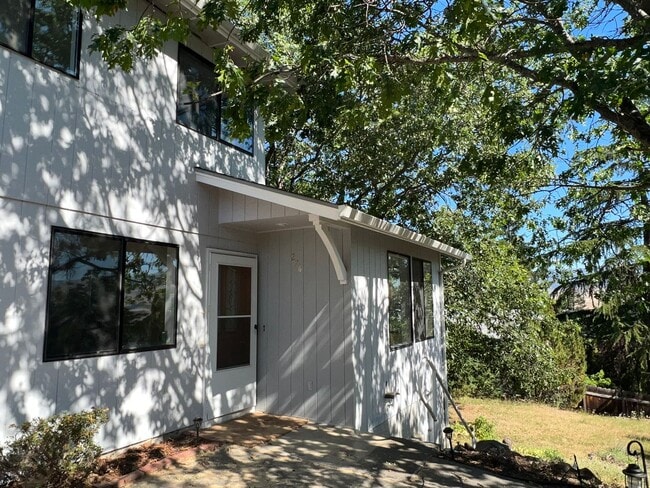 Building Photo - 276-278 Gresham St