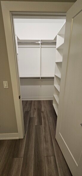 Building Photo - 3929 N Janssen Ave