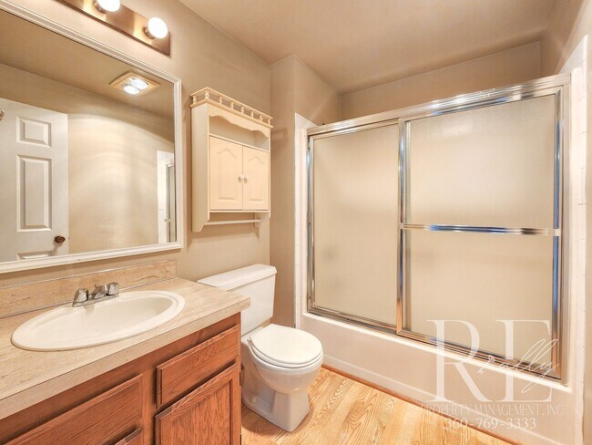 Building Photo - 50% OFF 1st Month's Rent! Upstairs Condo at The Narrows – Pool, Clubhouse & Woodland Views!