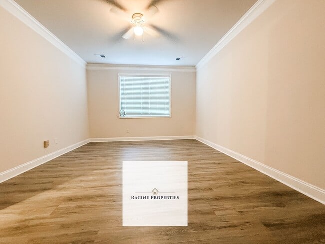 Building Photo - Beautiful, Cozy Home in Greenville!
