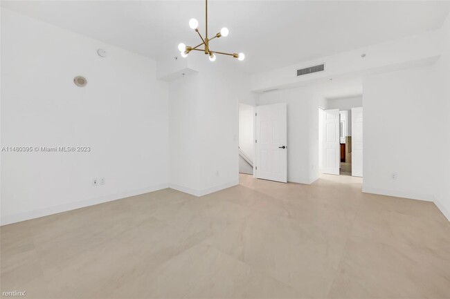 Building Photo - 2 br, 2.5 bath House - 8395 SW 73rd Ave Ap...