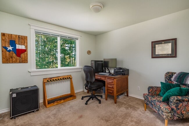 Building Photo - 3 Bedroom 2.5 Bath House