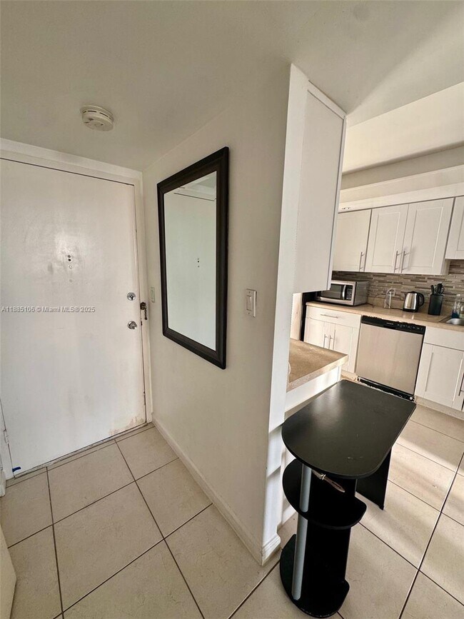Building Photo - 1351 NE Miami Gardens Dr