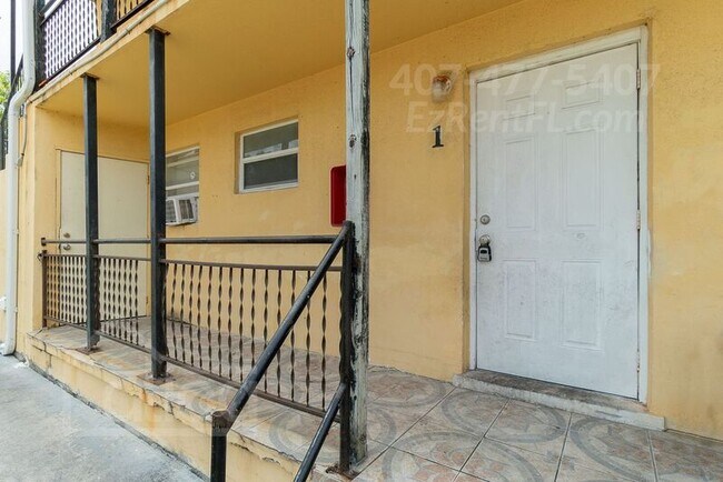 Building Photo - 623 9th St