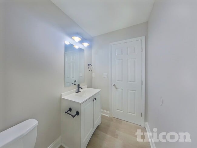 Building Photo - 717 West Blvd