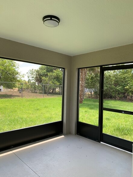 Screened Lanai - 2940 Sarletto St