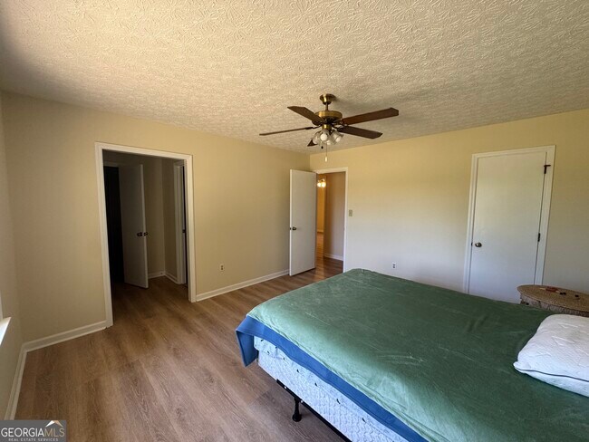 Building Photo - 1041 Limmerick Dr