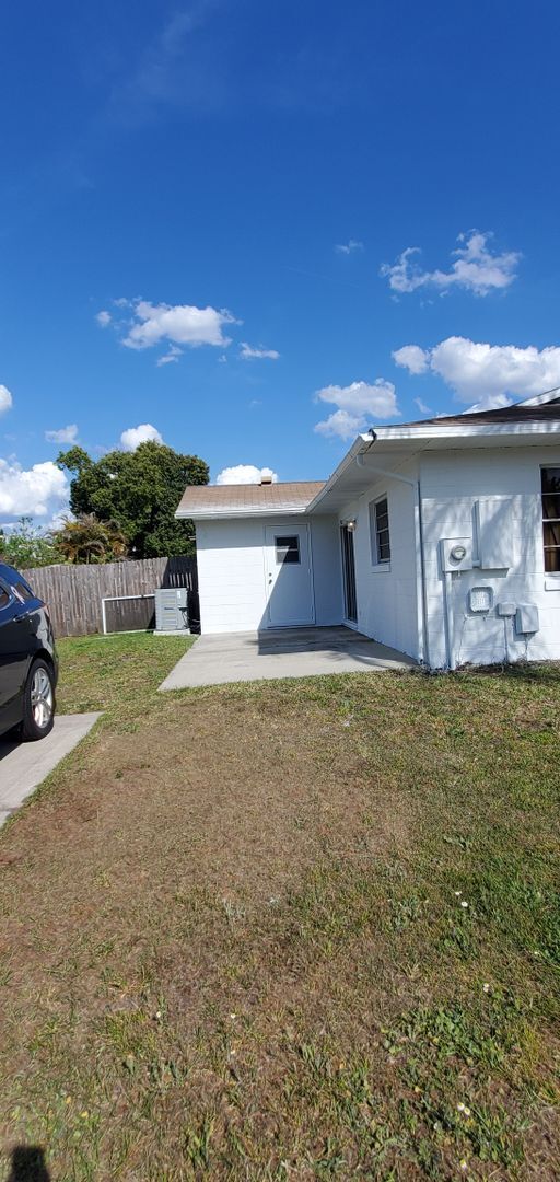Building Photo - Charming 2 Bedroom Duplex with Tiled Flooring and Patio Space