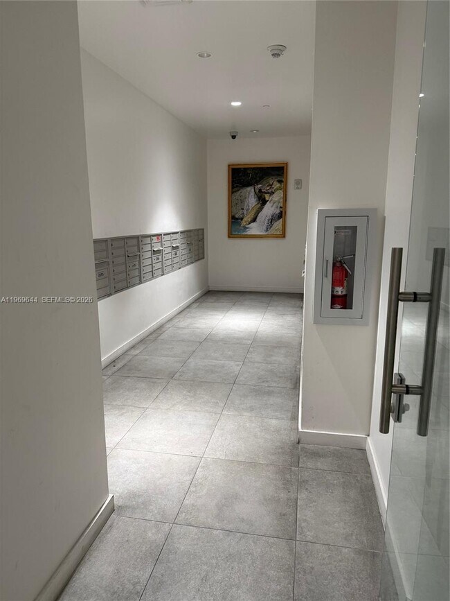 Building Photo - 437 SW 4th Ave