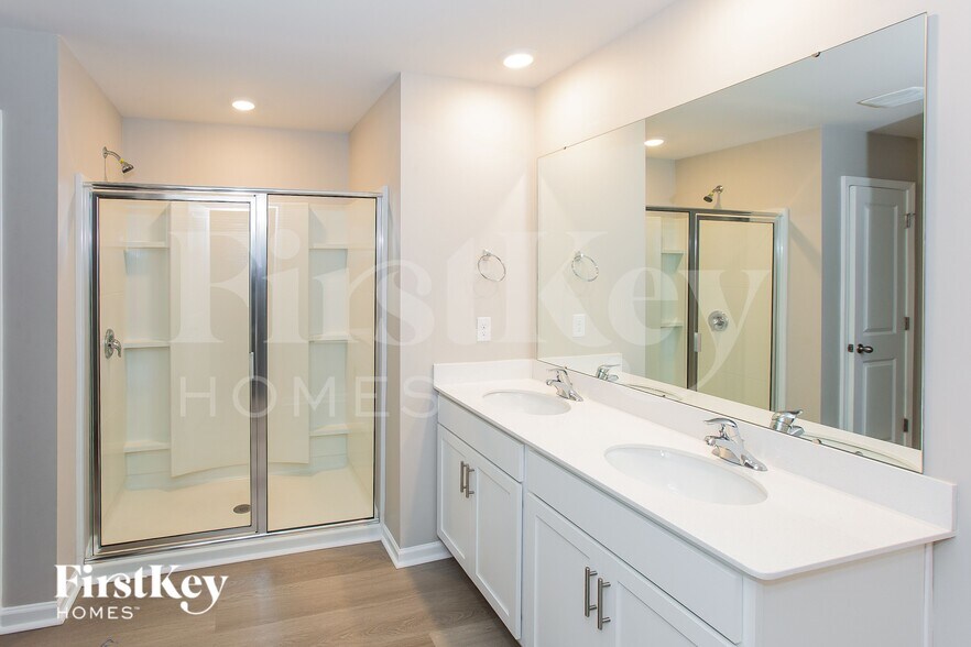 Building Photo - 711 Saddlebred Ln