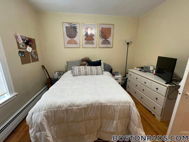 Building Photo - 2 Gilson Terrace