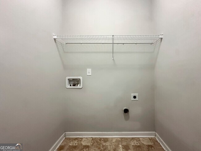 Building Photo - 206 Daisy Cir