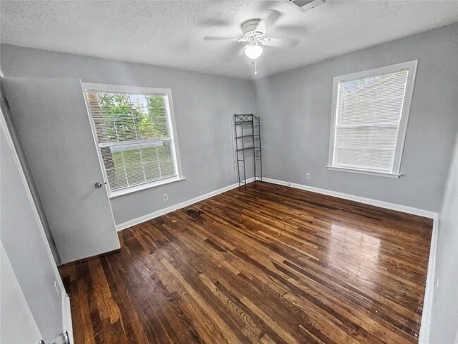 Building Photo - 1302 Westward Ave