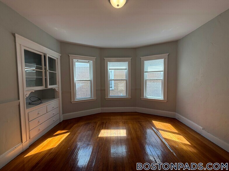 Building Photo - 41 Simpson Ave