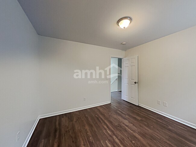Building Photo - 407 Howell Crossing