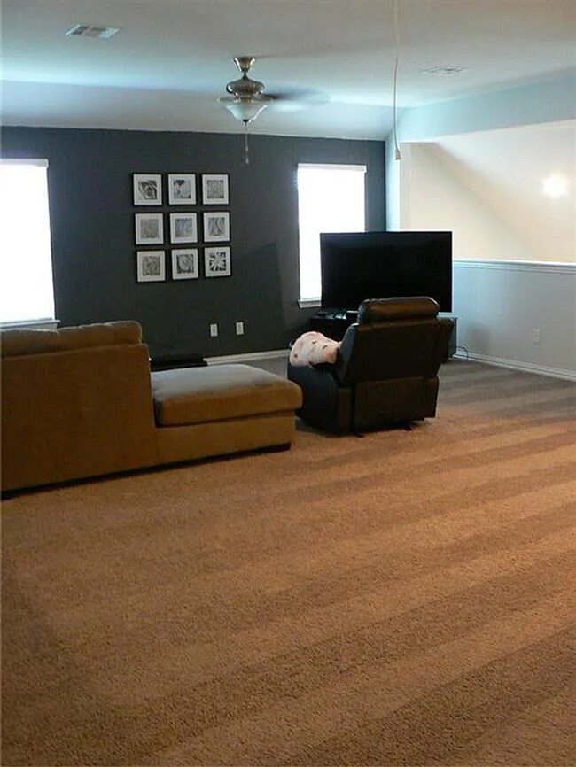 Building Photo - Coming Soon 4BR/2.5BA w/ Fenced Yard + Assigned Parking in Round Rock, TX