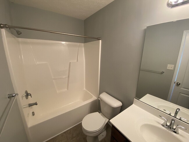 Building Photo - Wonderful 2 Bedroom Town Home-101 Glen Can...