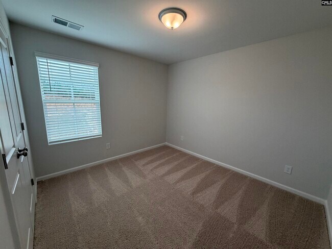 Building Photo - 3040 Hallsdale Dr