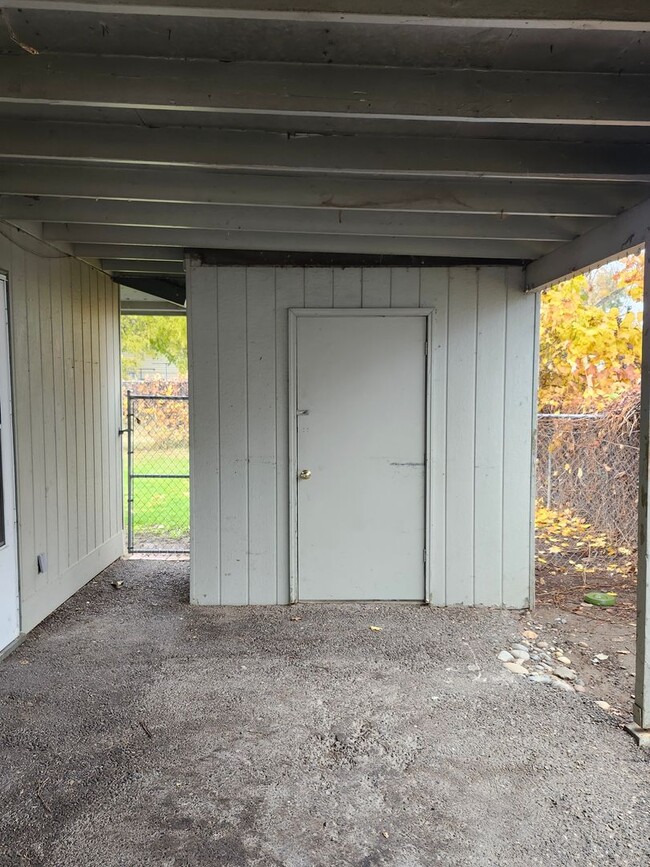 Building Photo - 610be